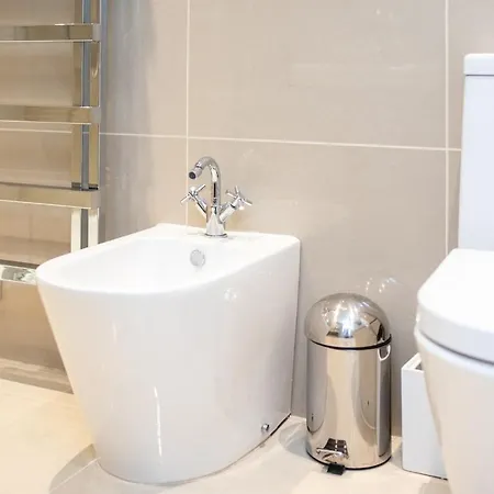 Tranquil Sneyd Park Escape With Garden Views By Mycityhaven *