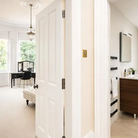Tranquil Sneyd Park Escape With Garden Views By Mycityhaven