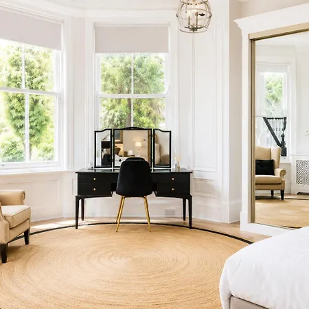 Tranquil Sneyd Park Escape With Garden Views By Mycityhaven *