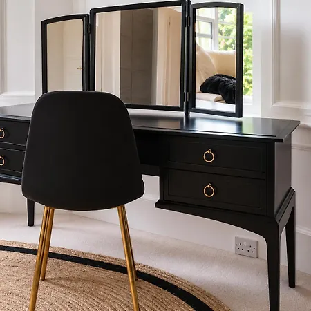 Tranquil Sneyd Park Escape With Garden Views By Mycityhaven