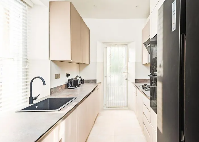 Апартаменты Tranquil Sneyd Park Escape With Garden Views By Mycityhaven