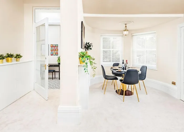 Апартаменты Tranquil Sneyd Park Escape With Garden Views By Mycityhaven *