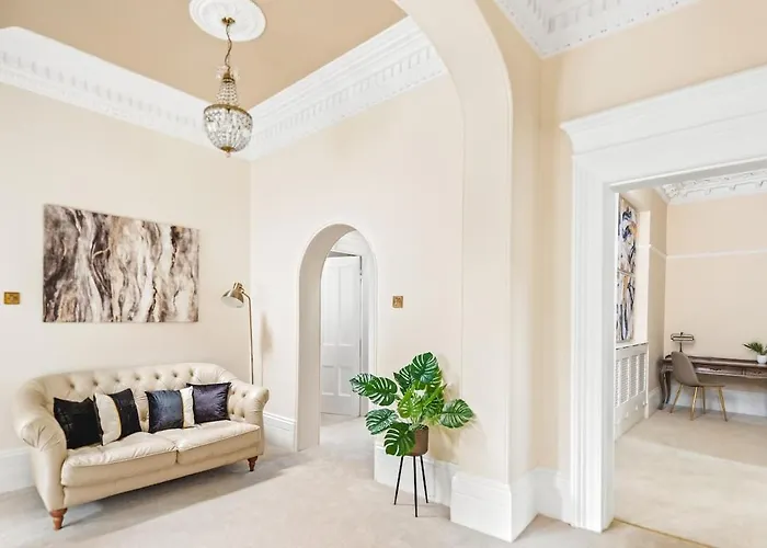 Апартаменты Tranquil Sneyd Park Escape With Garden Views By Mycityhaven *