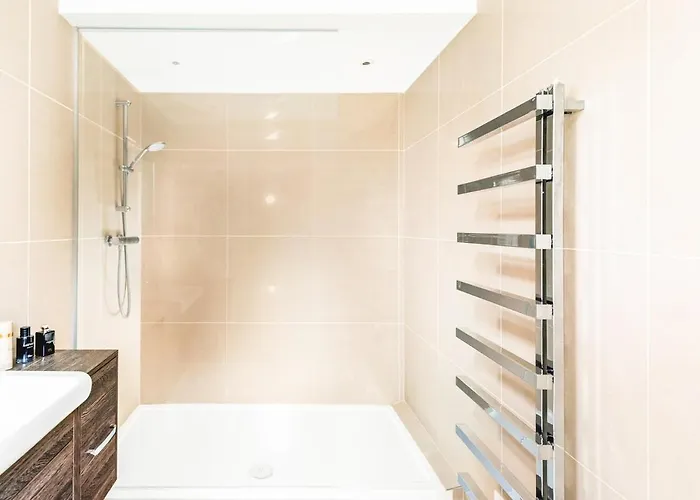 Апартаменты Tranquil Sneyd Park Escape With Garden Views By Mycityhaven