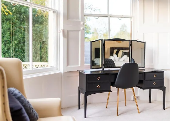 Tranquil Sneyd Park Escape With Garden Views By Mycityhaven