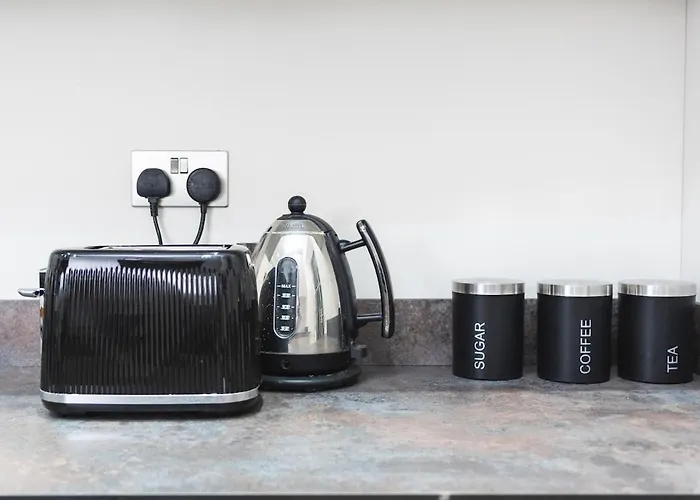 Tranquil Sneyd Park Escape With Garden Views By Mycityhaven