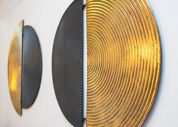 Tranquil Sneyd Park Escape With Garden Views By Mycityhaven *