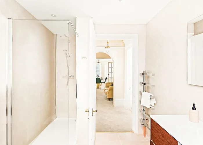 Tranquil Sneyd Park Escape With Garden Views By Mycityhaven