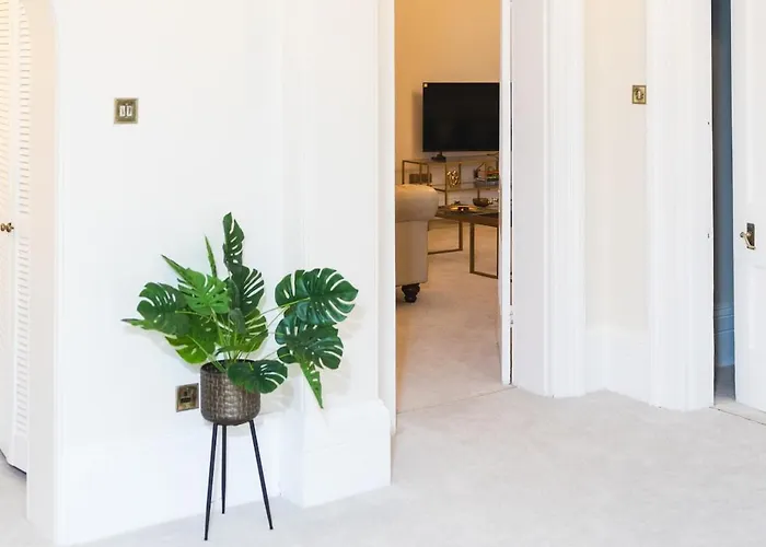 Apartamento Tranquil Sneyd Park Escape With Garden Views By Mycityhaven *