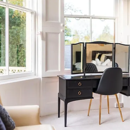 Tranquil Sneyd Park Escape With Garden Views By Mycityhaven