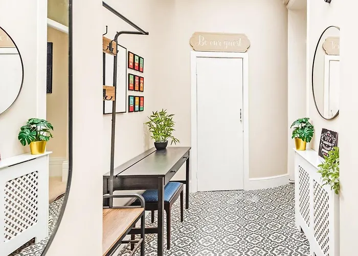 Tranquil Sneyd Park Escape With Garden Views By Mycityhaven *