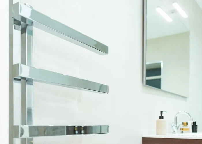 Tranquil Sneyd Park Escape With Garden Views By Mycityhaven